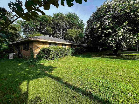 3rd image of 409 Sunnymeade Dr