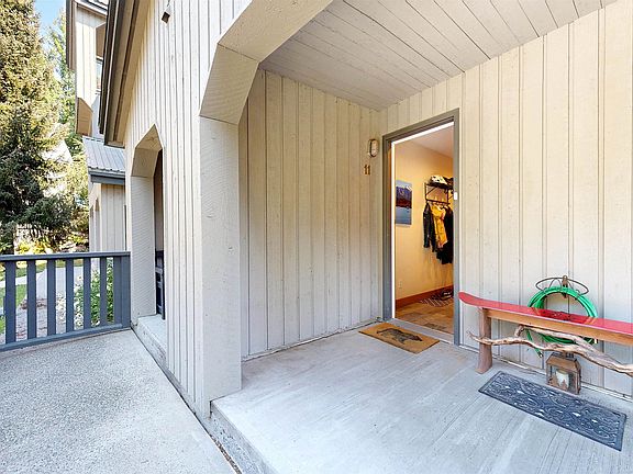 3rd image of 2556 Snowridge Cres #11
