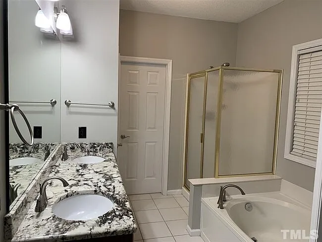 100 Castlebury Creek Ct — Photo 16