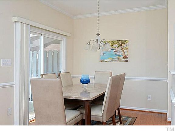 5th image of 812 Bartlett Cir