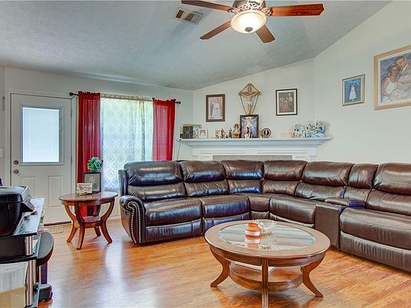 3rd image of 4332 Windhaven Ct