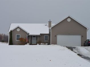 2093 S Country Ln, Suttons Bay, MI 49682