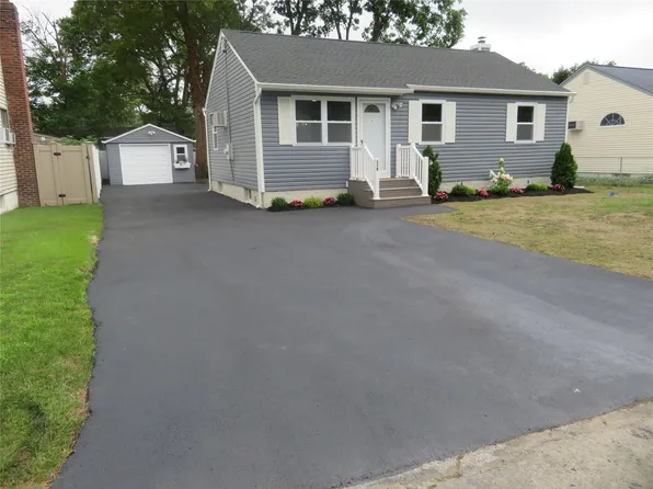 118 Muncy Avenue, West Babylon, NY 11704