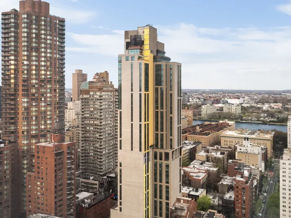 300 East 77th Street image 13 of 15