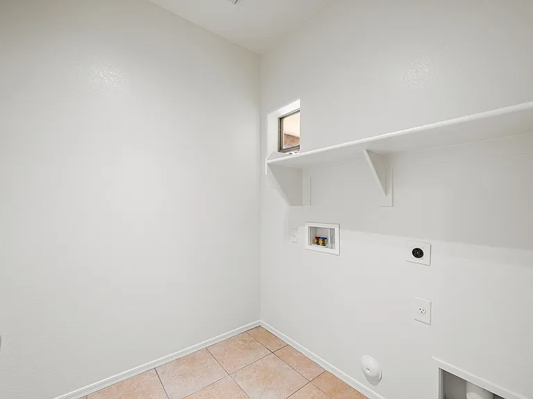 15929 W Custer Ln — Photo 31