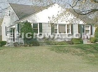 2220 10th Ave SW, Cedar Rapids, IA 52404