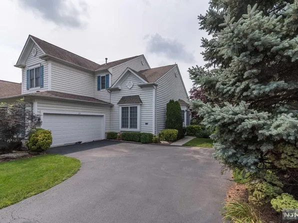 23 Scarlet Oak Ln, Paramus, NJ 07652