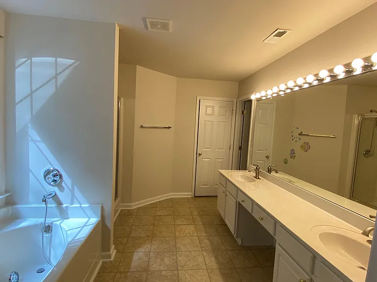 518 Sherwood Forest Pl — Photo 14