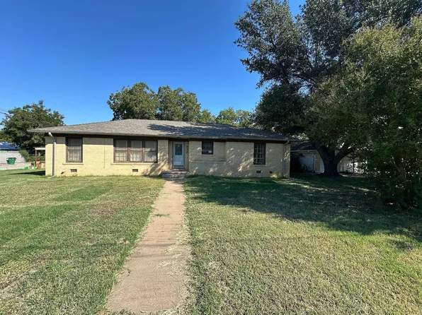 932 W Live Oak St, Jacksboro, TX 76458