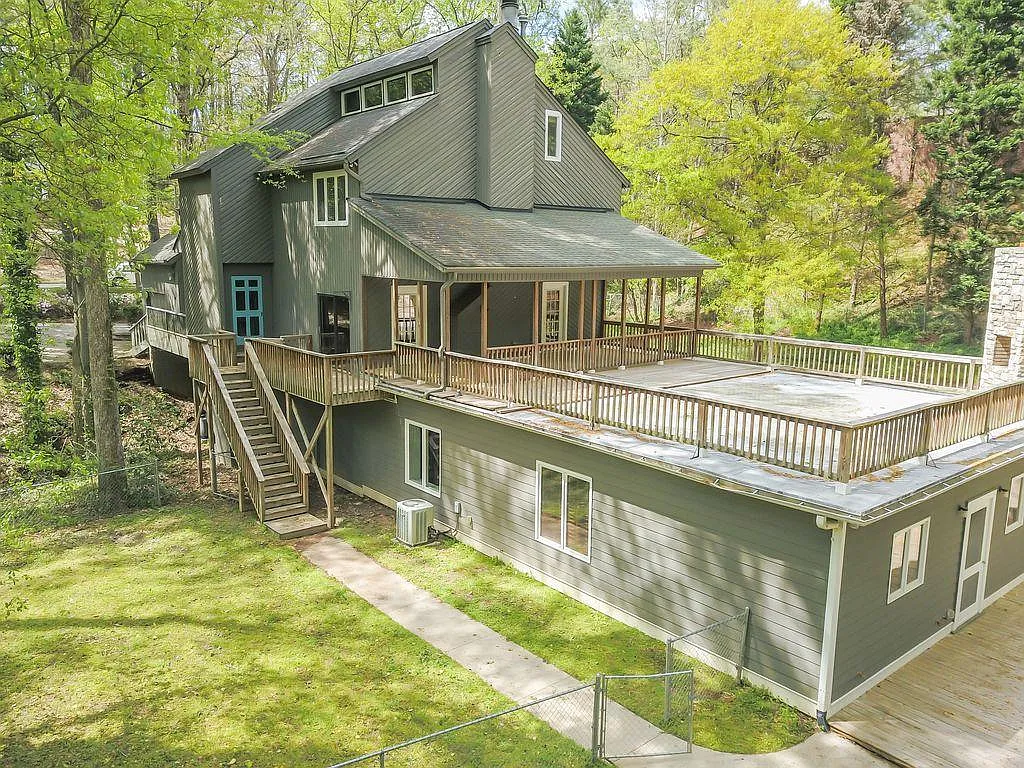 4008 Yadkin Dr — Photo 2