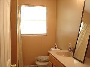 5th image of 118 14th St NE