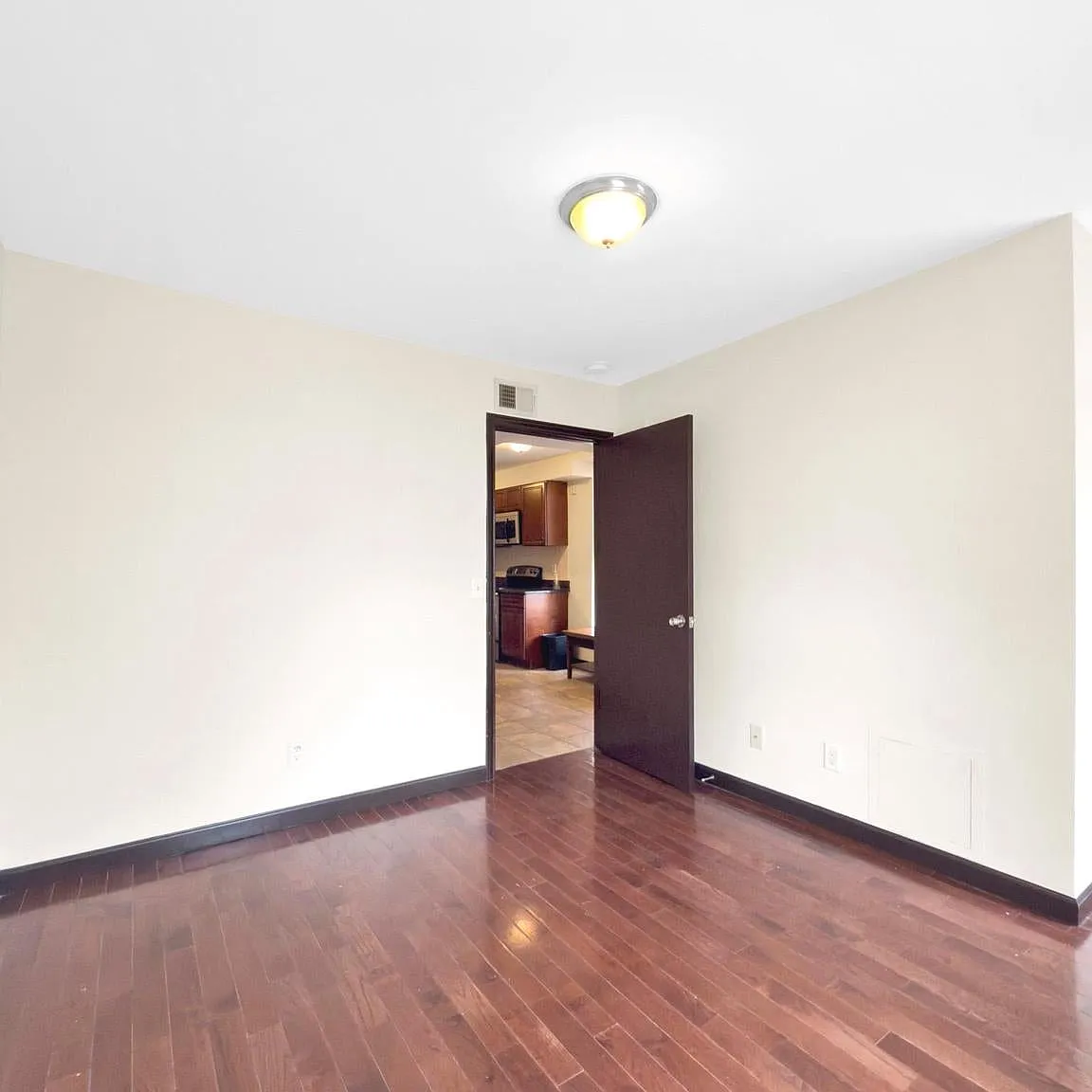 1 bed, 700 sqft, $1,550 — Photo 4