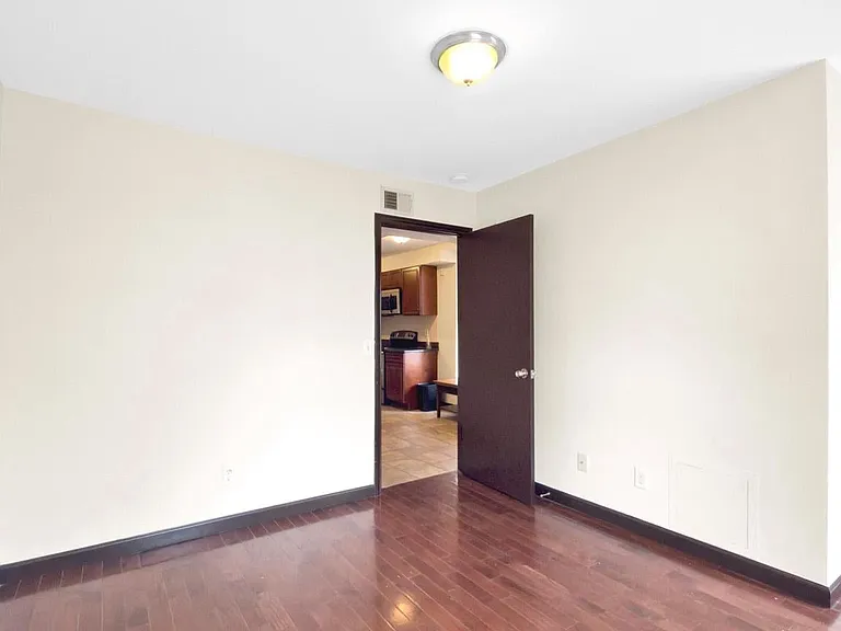 230 Market St #3 — Photo 4