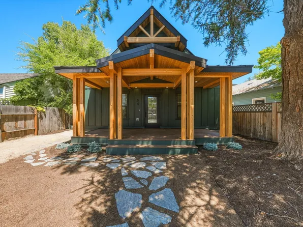 54 NW Gilchrist Ave, Bend, OR 97703