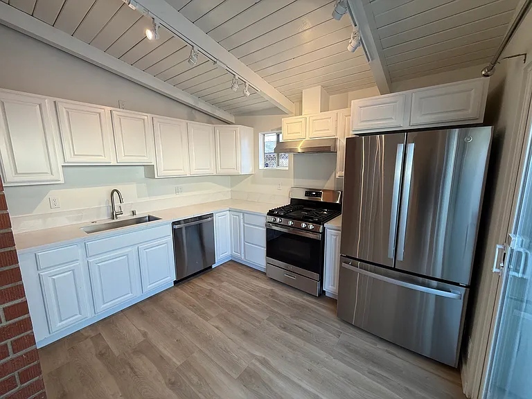 578 Brossard Dr — Photo 5