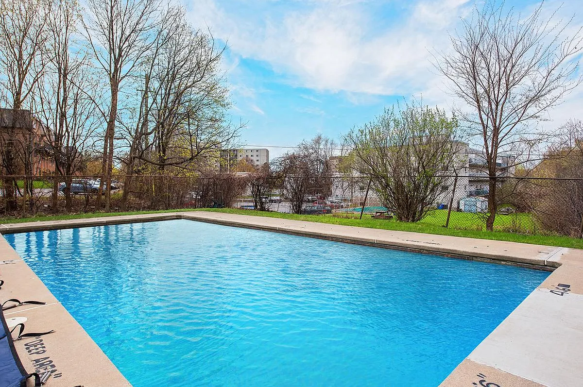 84 Runnymede Road — Photo 4