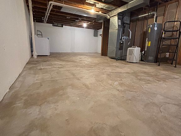 3rd image of 3496 Burbank Dr