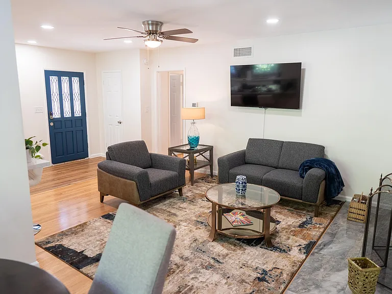 1406 W Roberta Ave — Photo 45
