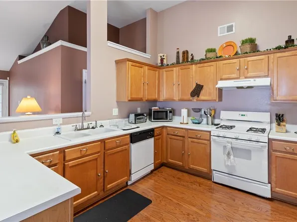 1055 Chimney Trace Way, Lawrenceville, GA 30045