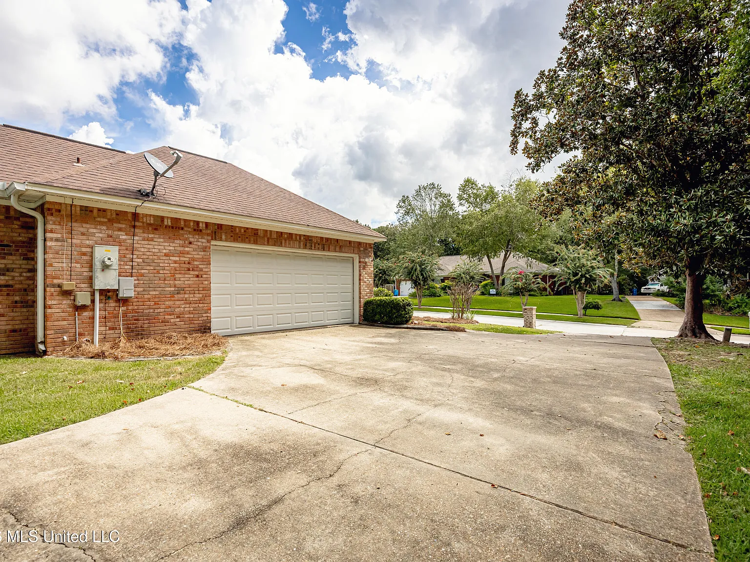 4 bed, 2.0 bath, 1890 sqft, $2,600 — Photo 4
