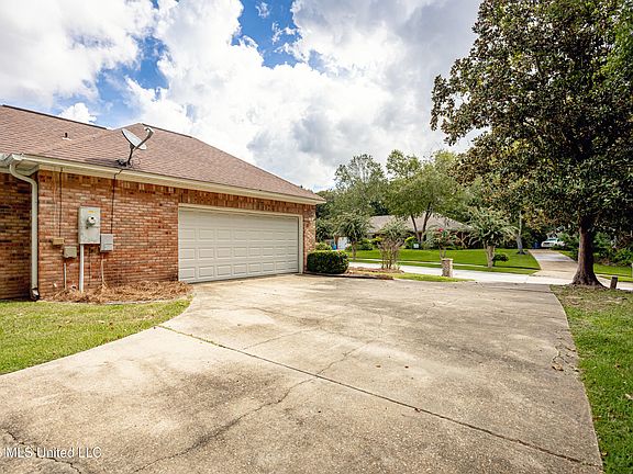4th image of 813 Magnolia Bayou Blvd