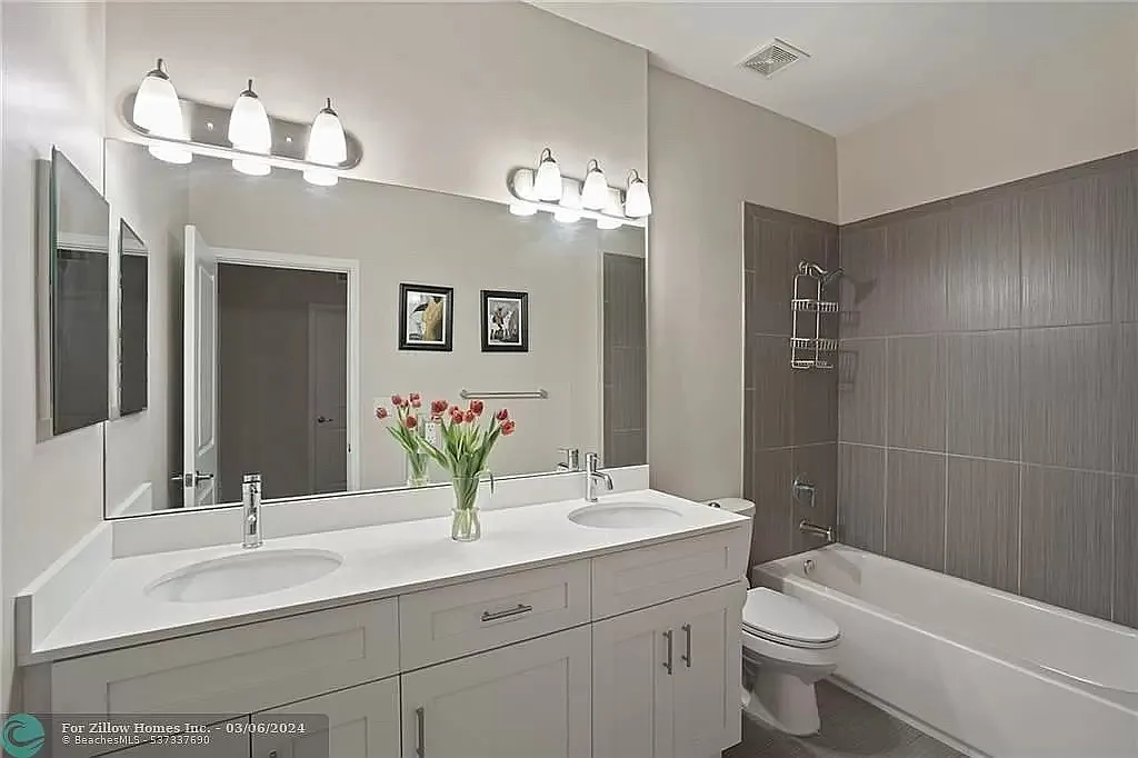 4849 NW 55th Pl — Photo 2