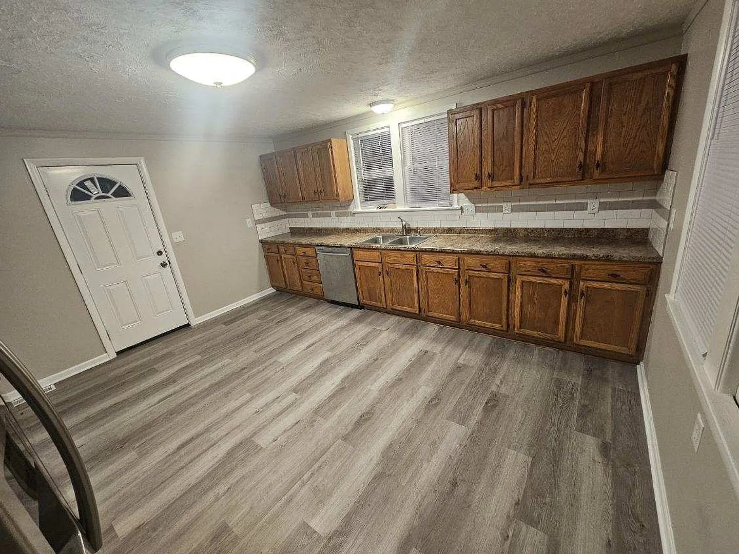 3/1 Newly remodeled, with detached garage — Photo 3