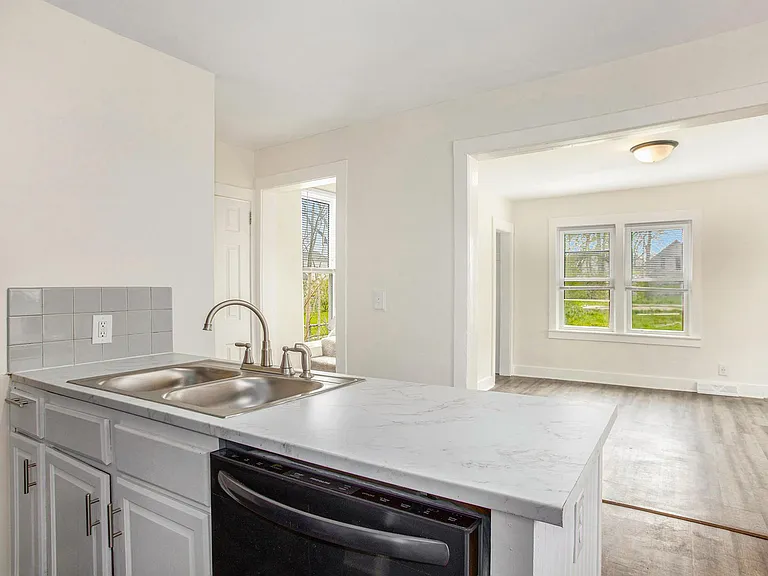 27 Colfax St NE #2 — Photo 4