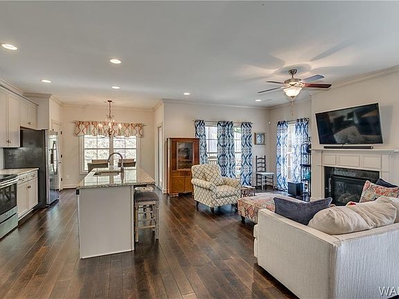 4th image of 2033 Waterford Ln