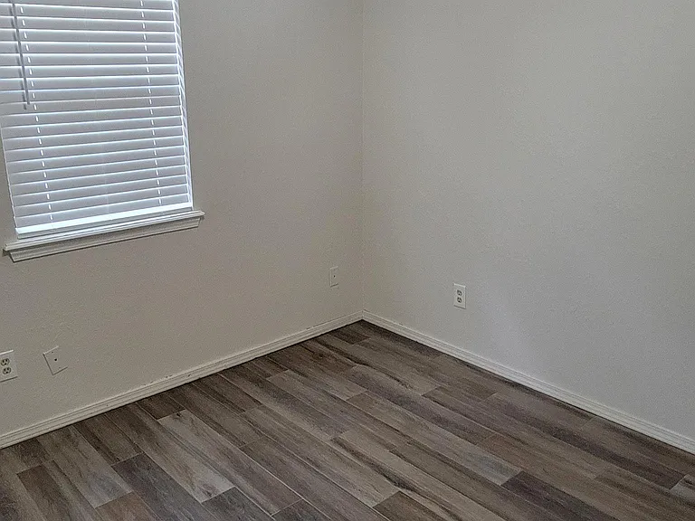 1402 W Union St — Photo 5