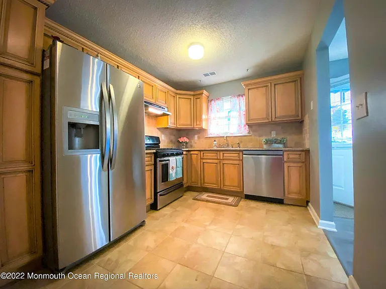 313 Tulip Ln — Photo 12