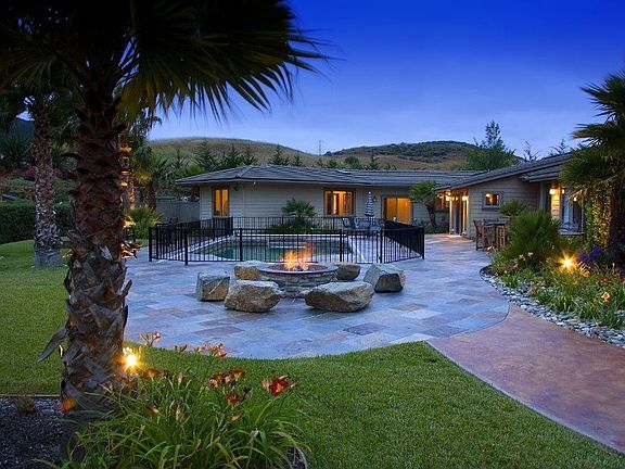 4th image of 775 Donegal Dr