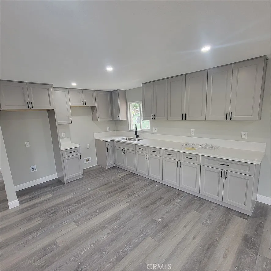 2 bed, 1000 sqft, $2,100 — Photo 3