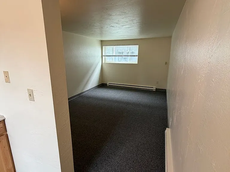 952 NW Sycamore Ave #8 — Photo 8