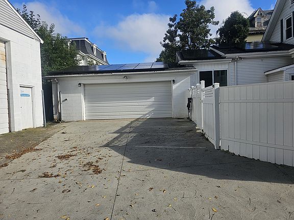 4th image of 130 Winter St