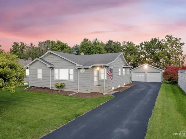 330 N Oak St, Waterman, IL 60556