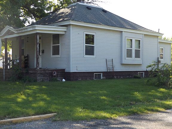 2nd image of 402 E Palm St