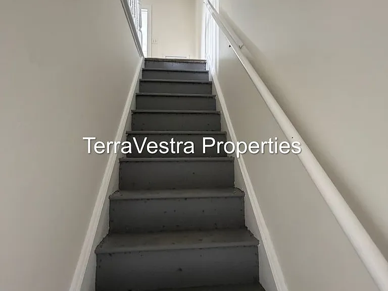 130-132 W McNeal St — Photo 9