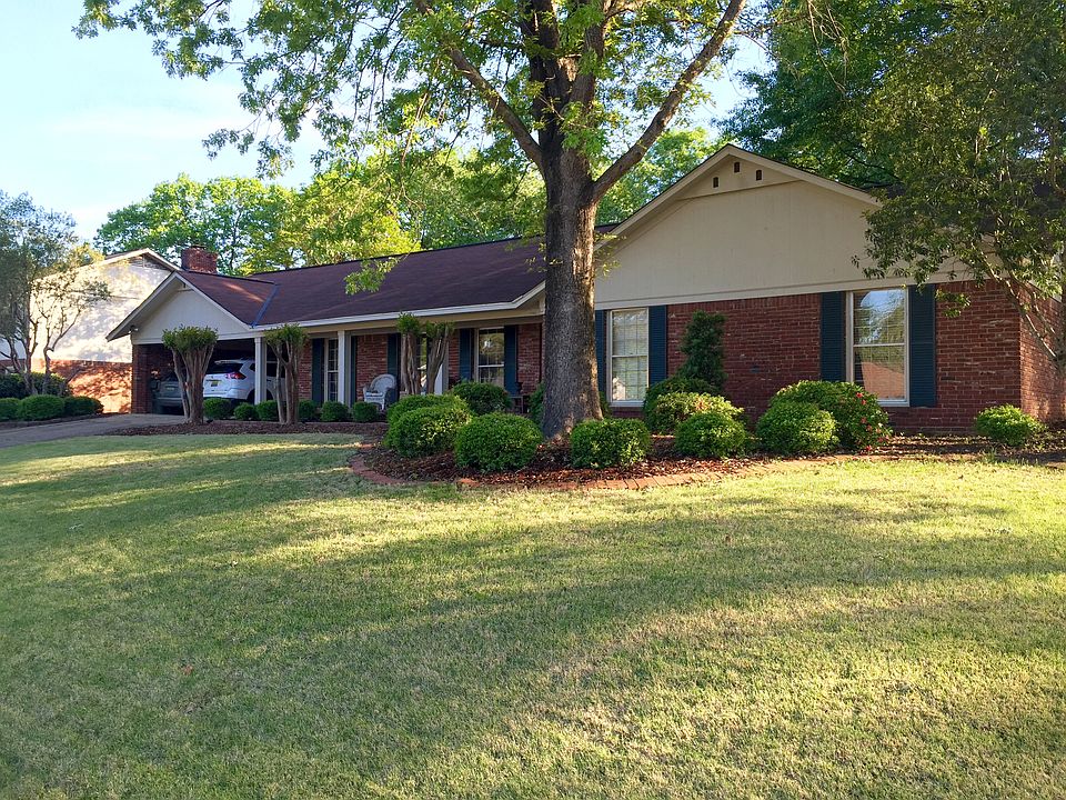 1st image of 403 Riverdale Dr