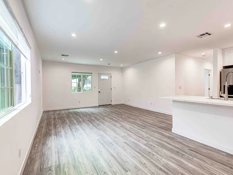 8805 Paso Robles Ave — Photo 23