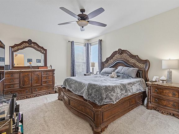 3rd image of 381 Bloomsbury Dr