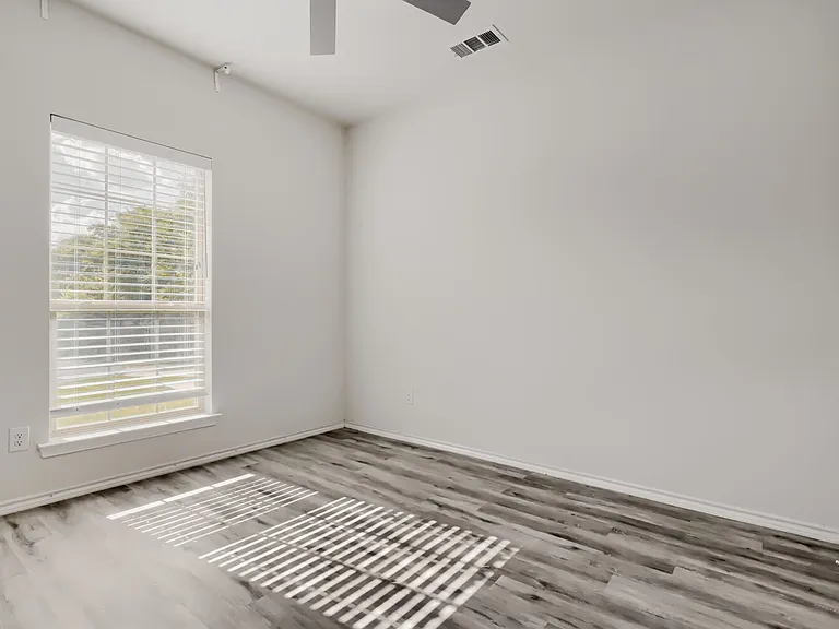 1300 Avenue C — Photo 8