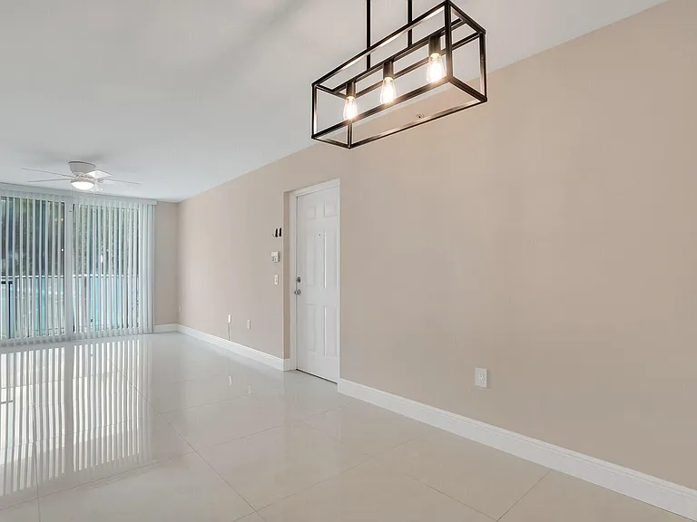 611 Villa Cir — Photo 7