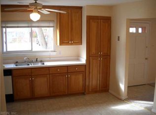 548 Lavender Ln, Virginia Beach, VA 23462