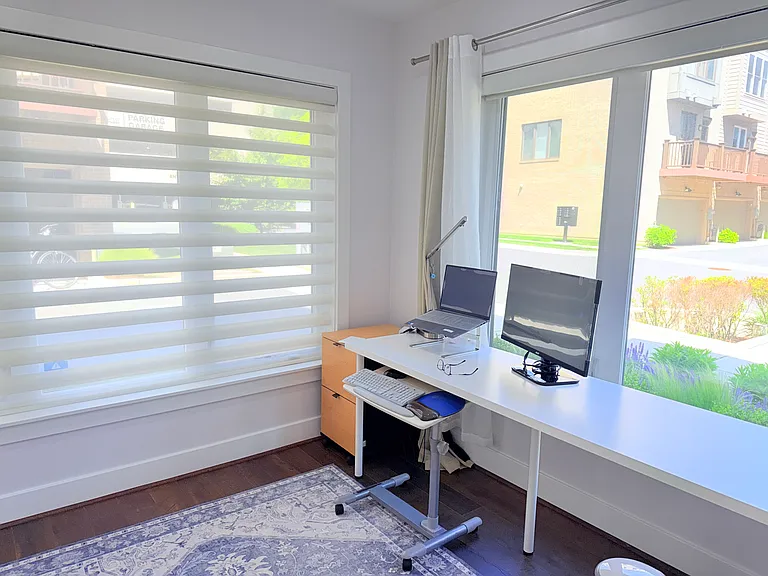 Upgrades - Hunter Douglas Sihouette Sheer Shades Fabric throughout all the bedrooms and living room