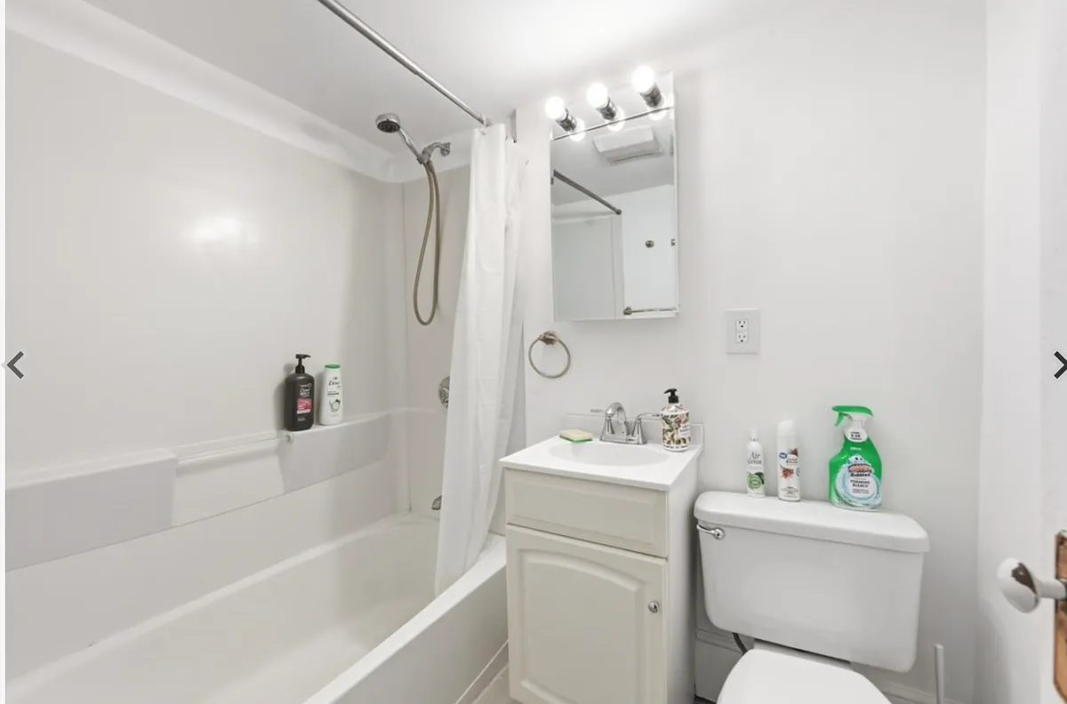 Building Photo - 42 W Baltimore St #18