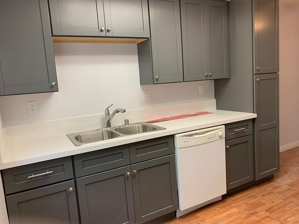 New kitchen cabinets and granite counter tops