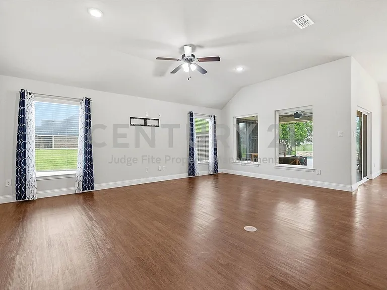 5013 Diamond Dr — Photo 10