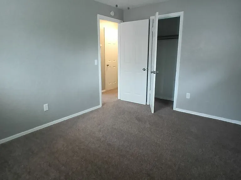 3221 Greenbrier Ter — Photo 12