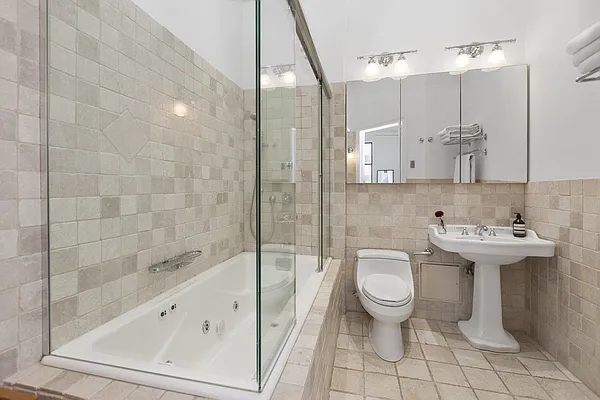 Rented by The Royse Group | media 9